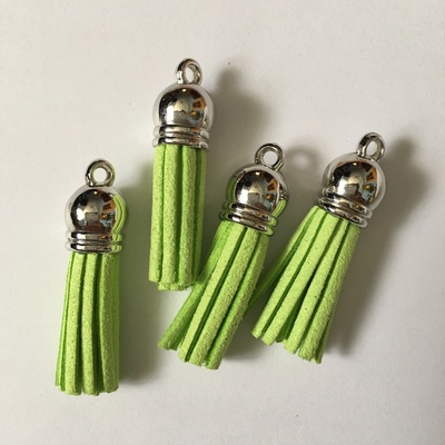 Підвіска - китиця з замші з срібним наконечником, 35х10 мм, колір салатовий