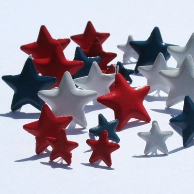 Набір брадсів Eyelet Outlet - Red, White, Blue Star Brads - Зірки червоні - сині - білі, 18 штук
