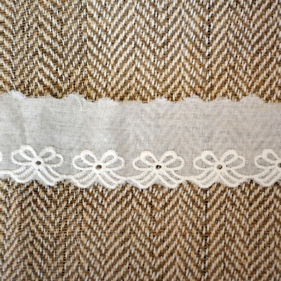 Мереживо шиття, колір білий натуральний, 100% бавовна, ширина 3.5см, довжина 45см