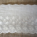 Мереживо шиття, колір білий натуральний, 100% бавовна, ширина 11.5см, довжина 45см
