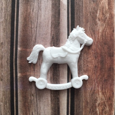 Пластиковое украшение  от Е.В.A - Лошадка на колесиках, 4,5x4,5см