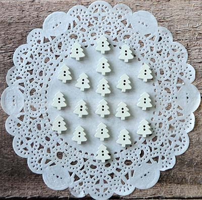 Ґудзики Деревʼяні від ScrapBerryʼs - Ялинки білі, 13 мм, 20 шт.