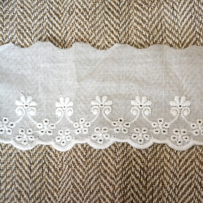 Мереживо шиття, колір білий натуральний, 100% бавовна, ширина 6.5см, довжина 45см
