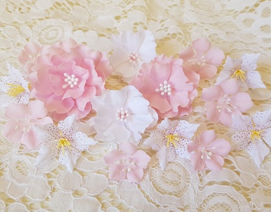 Набір квітів з тканини (15шт.), рожево - білий, 2,5см - 5см