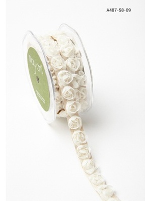 Стрічка - троянди від May Arts - Adhesive/Rosettes - Ivory, колір слонової кістки, 1,5см, 90 см