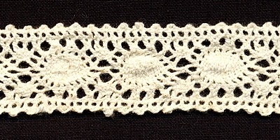 Кружево вязаное, цвет бежевый, ширина 26 мм, длина 90 см