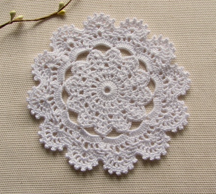 Уютный декор от LESHCHENKO- Вязаный круглый  ажурный мотив "Flores" , 13см,  1шт