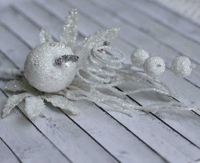 Букетка з яблучком від ScrapBerryʼs, колір білий у глітері