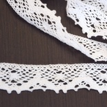 Мереживо бавовняне, в’язане, колір білий, ширина 2.5см, довжина 90 см