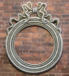 Рамочка гіпсова від E.B.А - Кругла з бантиком з патинуванням, 10. x8 см