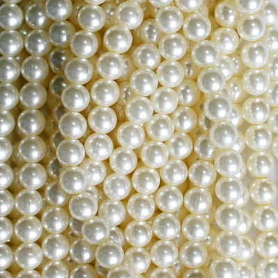 Намистини "перли" на нитці, 140 намистинки, діаметр 6 мм