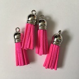 Подвеска - Кисточка из замши с серебристым наконечником, 35х10 мм, цвет ярко-розовый