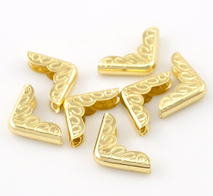 Куточки для альбомів,16*16*2м, колір золото, 4 шт., товщина 4 мм