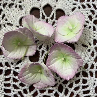 Гортензії з фоамірану з пелюстками з зубчастим краєм, діаметром 35 мм, білий з бузковим, 5шт.