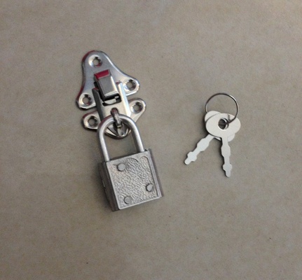 Замочек и колодка, цвет никель.
