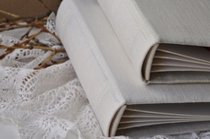 Альбом от Светланы Ковтун в классическом переплете с тканевым покрытием, лен молочный, 30х30 см, 7 разворотов, расст. 7 мм
