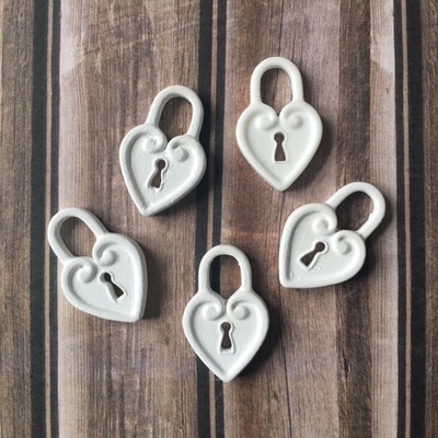 Пластиковое украшение от Е.В.A. - Замочек, 2.5х1.5см, 1 шт.