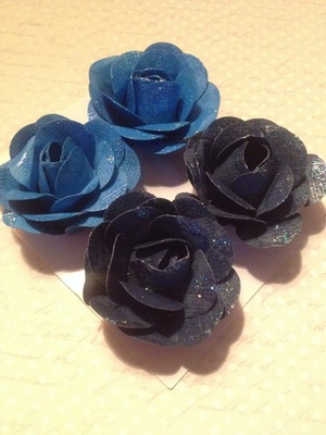 Набір паперових троянд з глітером, сині, 4шт., 4см