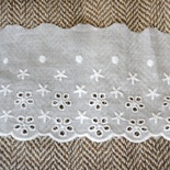 Мереживо шиття, колір білий натуральний, 100% бавовна, ширина 8 см, довжина 45см