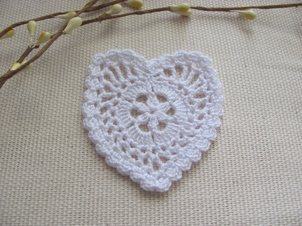 Уютный декор от LESHCHENKO-Вязаный круглый  ажурный мотив "Heart  02" , 5,5х6,5см, 1ш