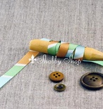 Стрічка American Crafts в зелену, синю, коричневу, білу діагональну смужку, ширину 9,5мм, 90 см