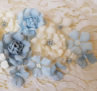Набір квітів з тканини, блакитно-молочний, 2,5 см - 5см (18 шт.)