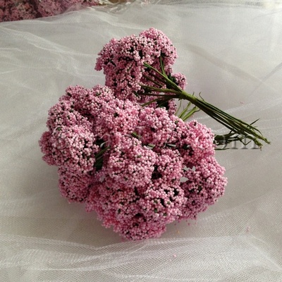 Гілочки декоративні з суцвіттями-кульками, колір рожевий, пучок з 12 штук