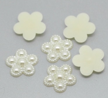 Квіточка, імітація перлинок, 17мм, колір молочний, 10 шт.
