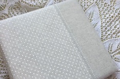 Альбом от Светланы Ковтун в класс. переплете с ткан. покрытием, лен комбинир. верт. пес.-серый гор. и пес.серый, 20х20 см, 4 разворота, расст. 1 см