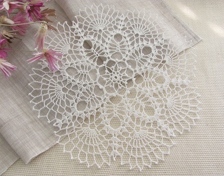 Затишний декор від LESHCHENKO - Вʼязана Серветка №66, 16,5см, 1шт.