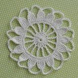 Вʼязана серветка ручної роботи, колір білий, діаметр 9,5см