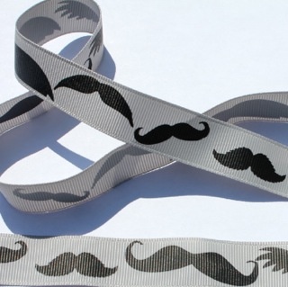 Стрічка Eyelet Outlet - Mustache Ribbon, ширина 20 мм, довжина 90 см