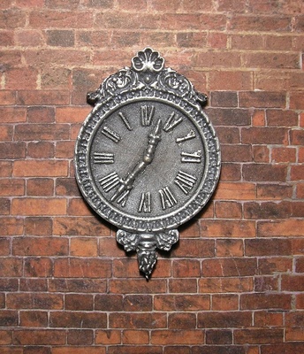 Гіпсовий годинник під срібло, від E.В.А. 7x4,5см