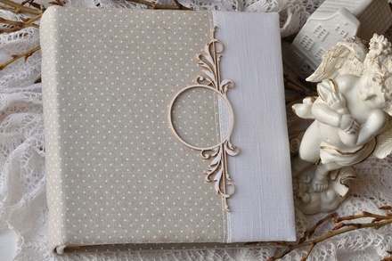 Альбом от Светланы Ковтун в класс. переплете с ткан. покрытием, лен комбинир. верт. серый гор. и белый, 20х20 см, 5 разворотов, расст. 7 мм