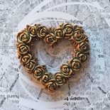 Гіпсове серце з квіточок під античне золото від E.В.A., 5,7x5см 1 шт.