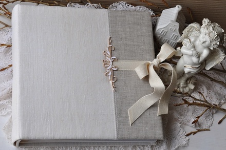 Альбом от Светланы Ковтун в класс. переплете с ткан. покрытием, лен комбинир.вертик. молочный и св.-серый с завязками, 30х30 см, 5 разворотов, расст. 7 мм (ОАС30300507LMSKVZ