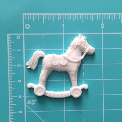 Пластиковое украшение  от Е.В.A - Лошадка на колесиках, 4,5x4,5см