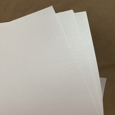 Дизайнерская бумага односторонняя, перламутровый белый,  21х29см, 120гр/м.кв