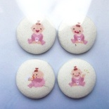 Набір скрап-фішок з тканини Дівчинка. Діаметр фішки 28 мм.