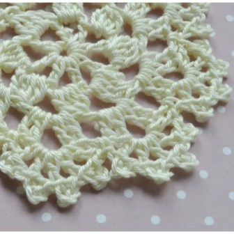 Вʼязана Серветка ручної роботи, колір "шампань", 9,5см