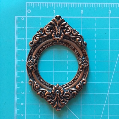 Гіпсова рамка кругла під бронзу від E.B.А, 8,7x5,7см, 1 шт.