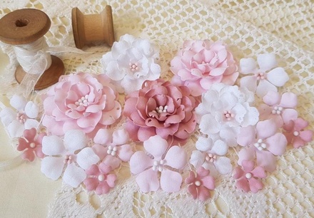 Набір квітів з тканини (18 шт.), 1,5 см - 4,5 см