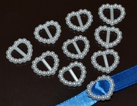 Акриловые украшения Пряжки "Сердце"- жемчужные белые 1,7 х1,4 см 10 шт. в уп.