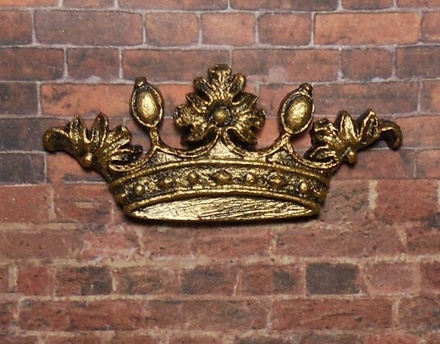 Пластикова корона під золото від E.В.A., 5,7x2,5см