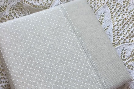 Альбом от Светланы Ковтун в класс. переплете с ткан. покрытием, лен комбинир. верт. пес.-серый гор. и пес.серый, 20х20 см, 4 разворота, расст. 1 см