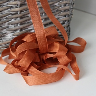 Лента Seam Binding Burnt Rust , ширина 14мм, длина 90см