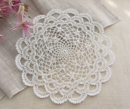 Затишний декор від LESHCHENKO - Вʼязана Серветка №67, 16 см, 1шт.