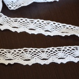 Мереживо бавовняне, в’язане, колір білий, ширина 2.5см, довжина 90 см