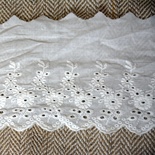 Мереживо шиття, колір білий натуральний, 100% бавовна, ширина 11.5см, довжина 45см