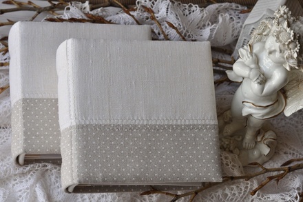Альбом від Світлани Ковтун в клас. переплеті з тканин. обладинкою, льон комбін. гориз. піс.-сірий і молочний, 15x15см, 5 розворотів, відстань 7 мм